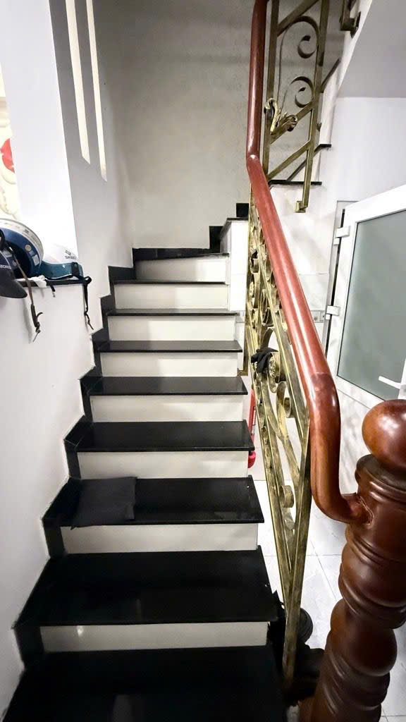 HXH – Ô TÔ NGỦ TRONG NHÀ – TRUNG TÂM BÌNH TÂN